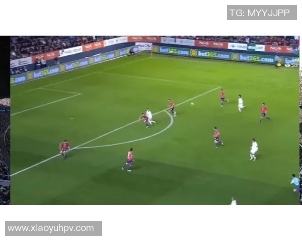 聚焦世界著名足球前锋球星辉煌生涯与进球瞬间全面盘点