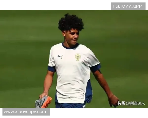 足坛巨星的环球旅行：探索足球名将私下的度假胜地与文化体验